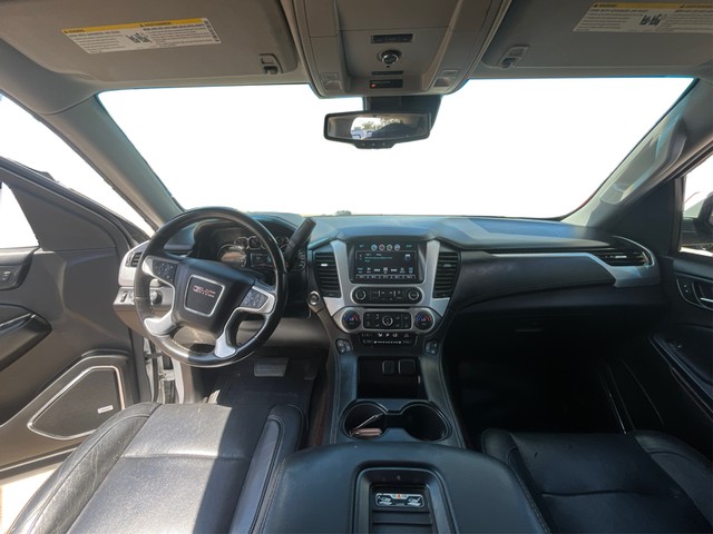 GMC Yukon XL Vehicle Full-screen Gallery Image 16