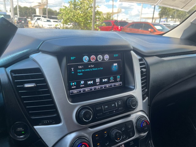 GMC Yukon XL Vehicle Full-screen Gallery Image 17