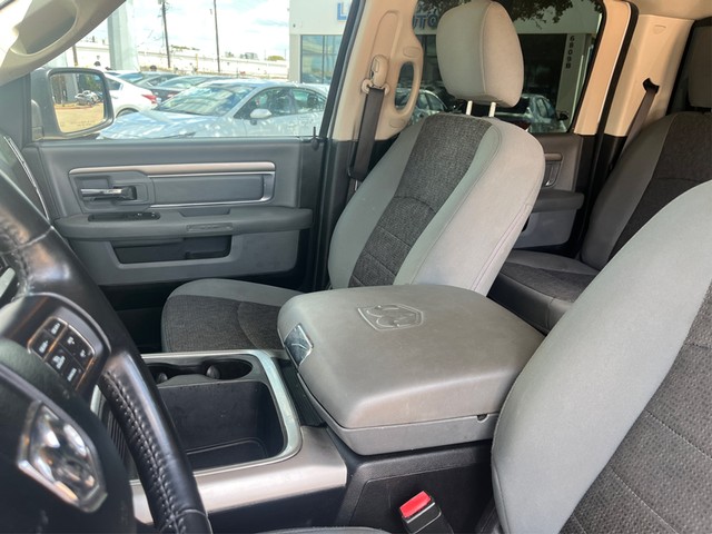 Ram 1500 Classic Vehicle Full-screen Gallery Image 08