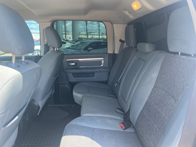 Ram 1500 Classic Vehicle Full-screen Gallery Image 09