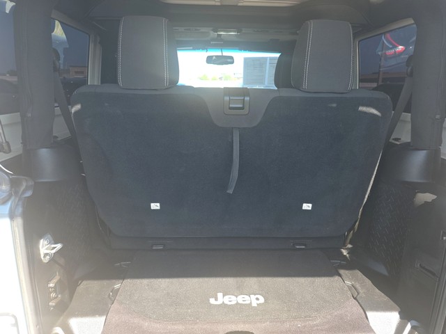 Jeep Wrangler Vehicle Full-screen Gallery Image 10