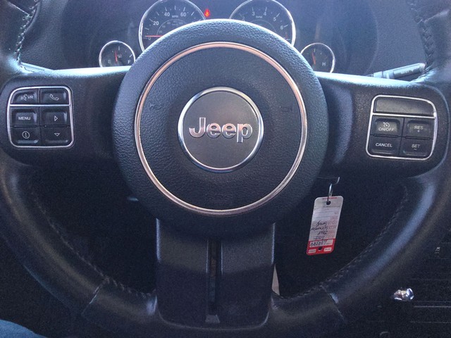 Jeep Wrangler Vehicle Full-screen Gallery Image 13