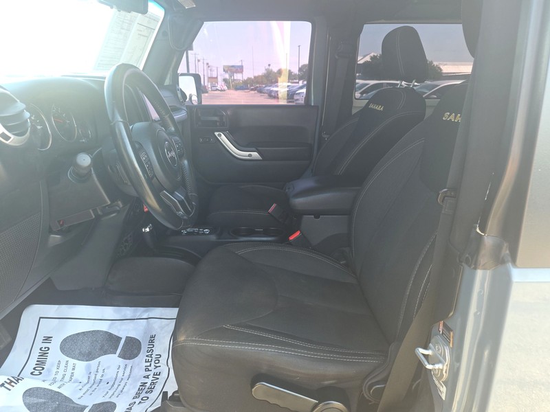 Jeep Wrangler Vehicle Full-screen Gallery Image 9