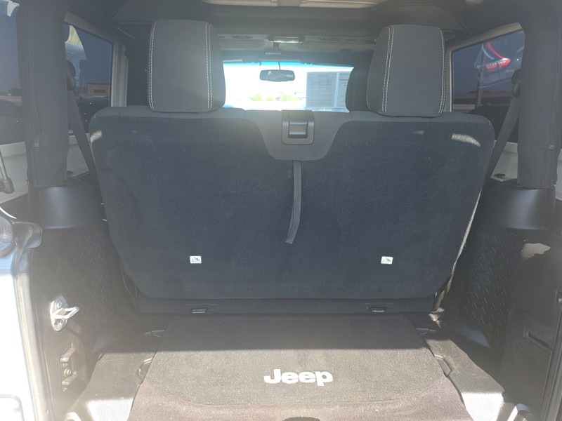 Jeep Wrangler Vehicle Full-screen Gallery Image 10