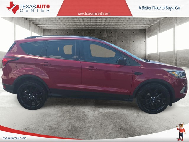 Ford Escape Vehicle Full-screen Gallery Image 04