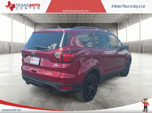Ford Escape Vehicle Full-screen Gallery Image 06