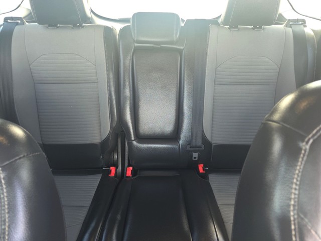 Ford Escape Vehicle Full-screen Gallery Image 13