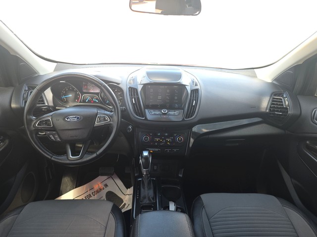 Ford Escape Vehicle Full-screen Gallery Image 16