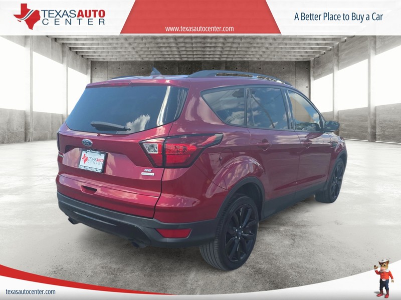 Ford Escape Vehicle Full-screen Gallery Image 6