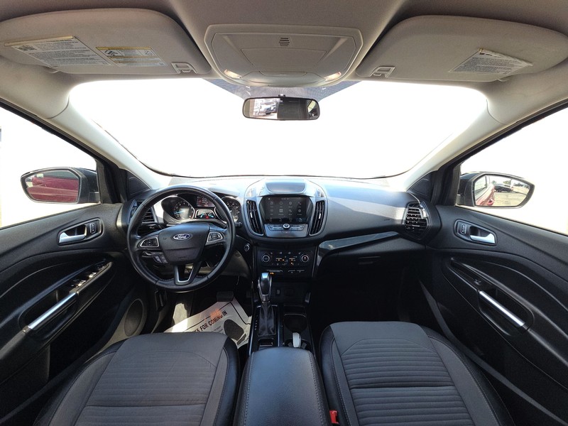 Ford Escape Vehicle Full-screen Gallery Image 15