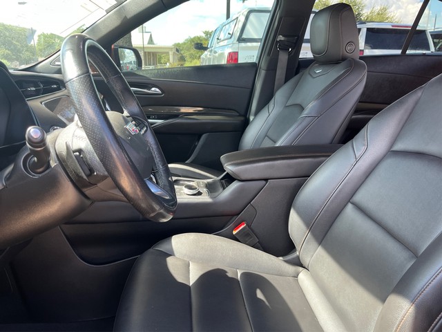 Cadillac XT4 Vehicle Full-screen Gallery Image 09