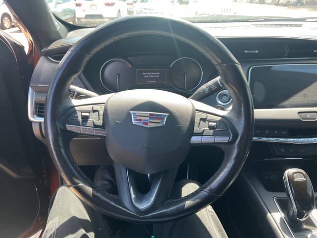 Cadillac XT4 Vehicle Full-screen Gallery Image 14