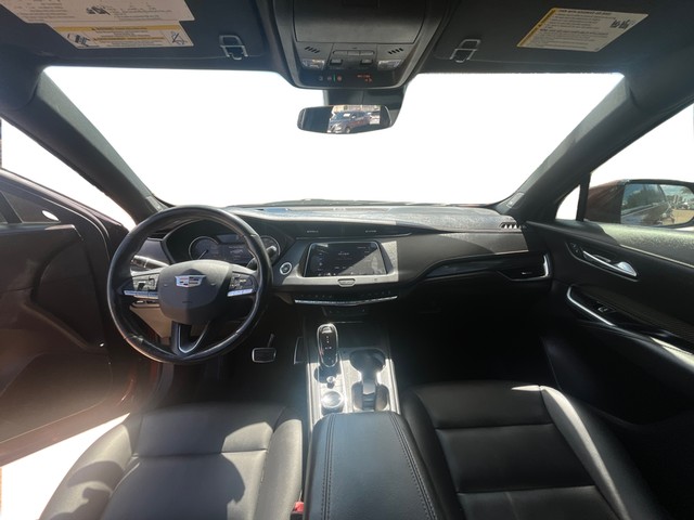 Cadillac XT4 Vehicle Full-screen Gallery Image 15