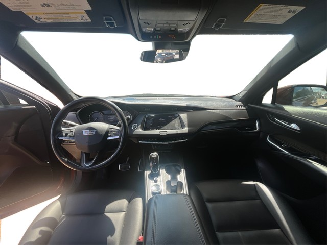 Cadillac XT4 Vehicle Full-screen Gallery Image 16