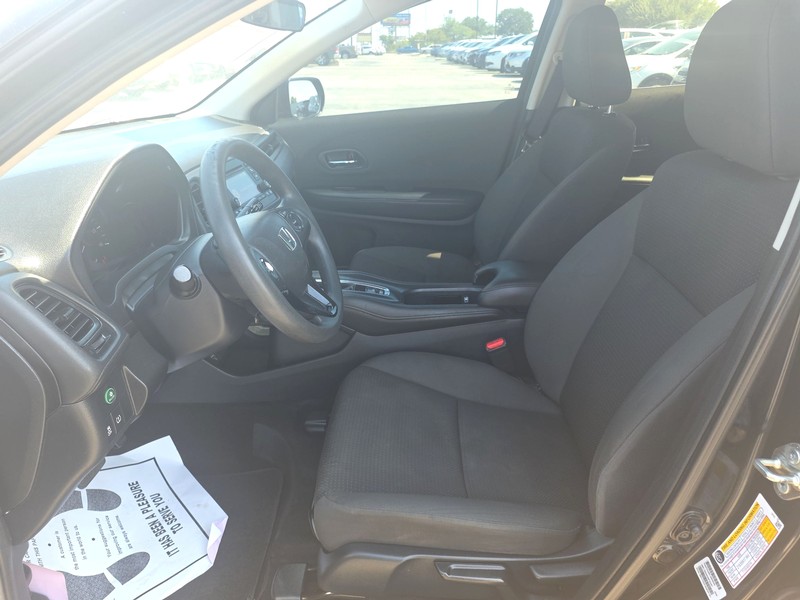 Honda HR-V Vehicle Full-screen Gallery Image 9