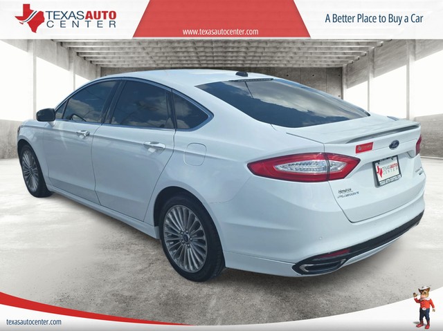 Ford Fusion Vehicle Full-screen Gallery Image 08