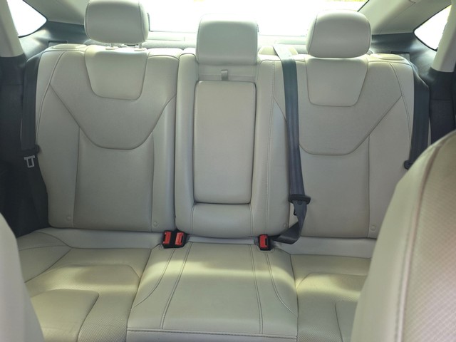 Ford Fusion Vehicle Full-screen Gallery Image 12
