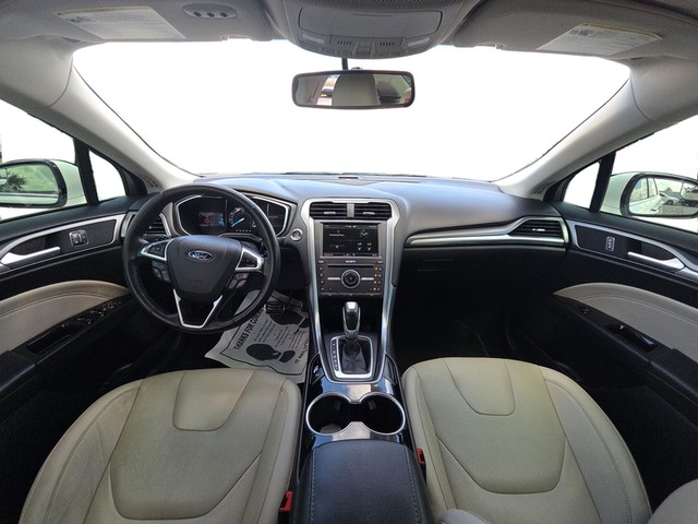 Ford Fusion Vehicle Full-screen Gallery Image 14