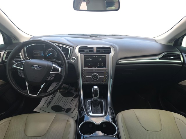 Ford Fusion Vehicle Full-screen Gallery Image 15