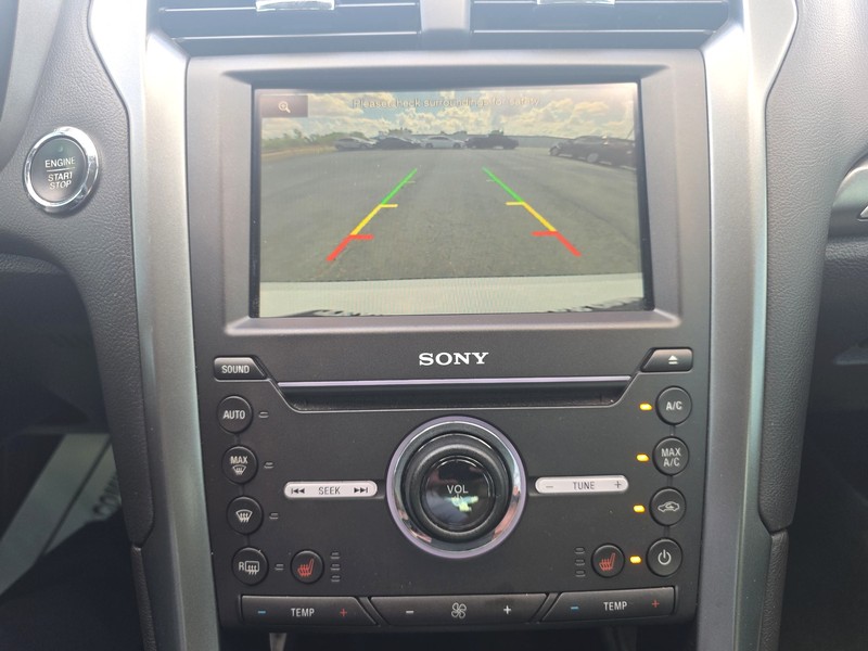 Ford Fusion Vehicle Full-screen Gallery Image 16