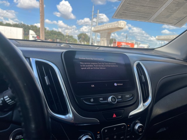 Chevrolet Equinox Vehicle Full-screen Gallery Image 17