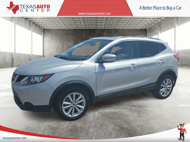 Nissan Rogue Sport Vehicle Full-screen Gallery Image 02