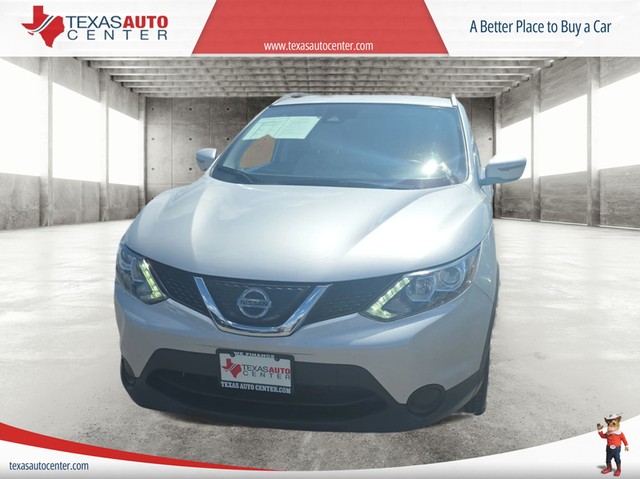 Nissan Rogue Sport Vehicle Full-screen Gallery Image 03