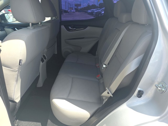 Nissan Rogue Sport Vehicle Full-screen Gallery Image 10