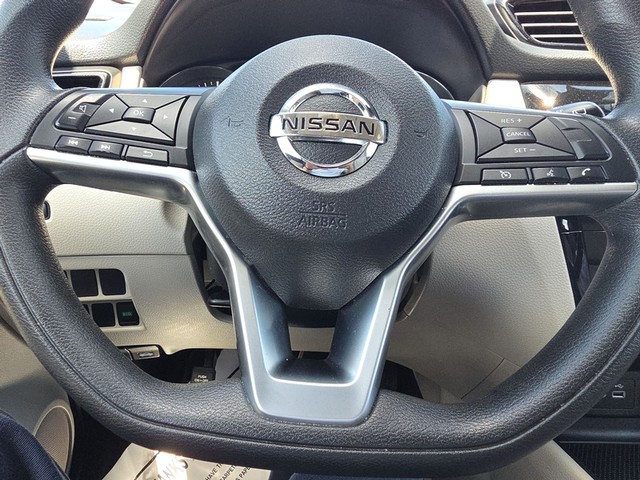 Nissan Rogue Sport Vehicle Full-screen Gallery Image 14