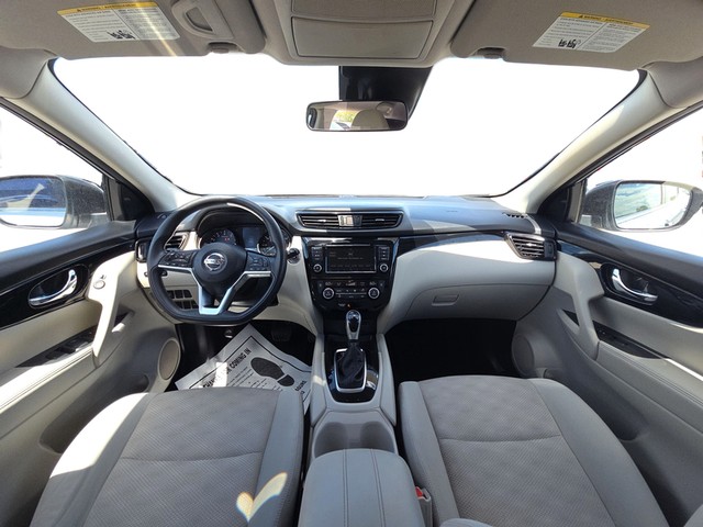 Nissan Rogue Sport Vehicle Full-screen Gallery Image 15