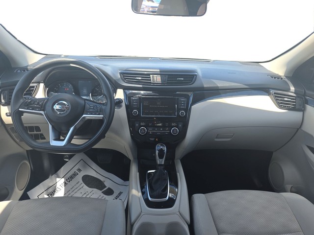 Nissan Rogue Sport Vehicle Full-screen Gallery Image 16