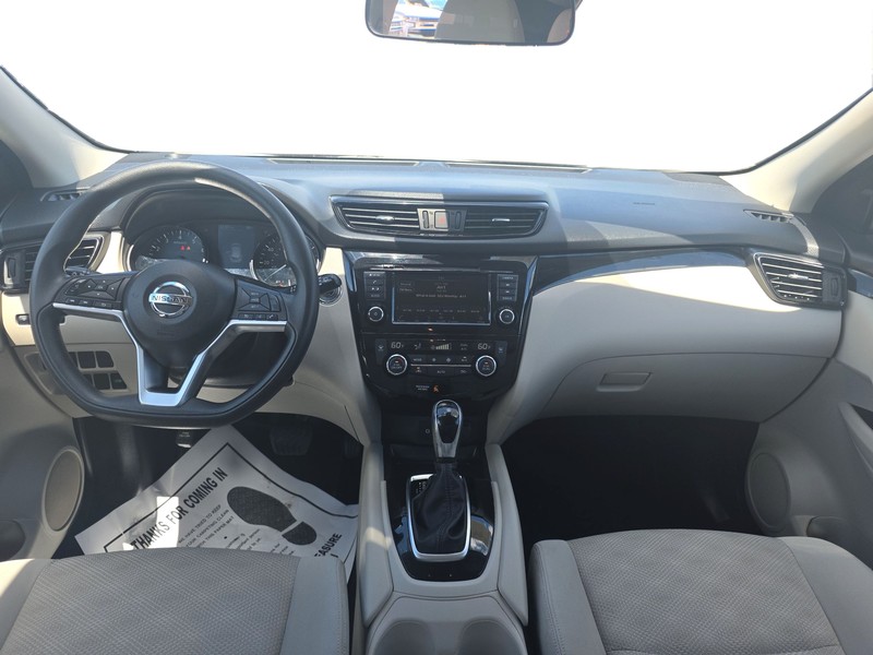 Nissan Rogue Sport Vehicle Full-screen Gallery Image 16