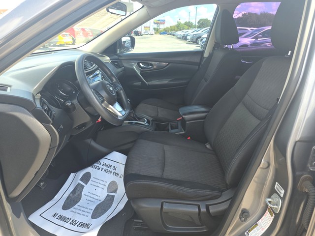 Nissan Rogue Vehicle Full-screen Gallery Image 09