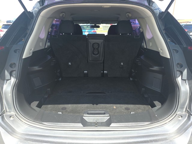 Nissan Rogue Vehicle Full-screen Gallery Image 11