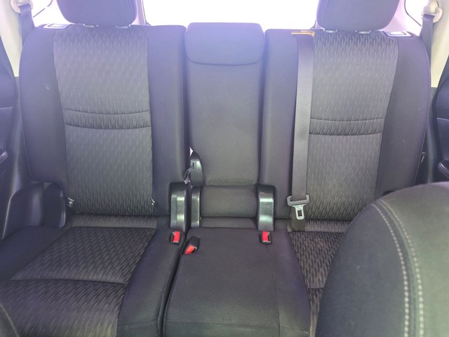 Nissan Rogue Vehicle Full-screen Gallery Image 13