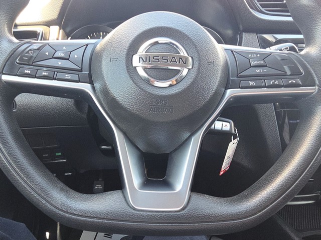 Nissan Rogue Vehicle Full-screen Gallery Image 14