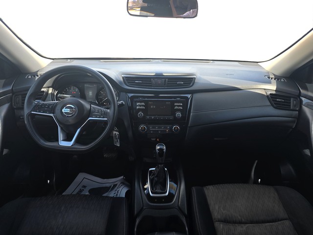 Nissan Rogue Vehicle Full-screen Gallery Image 16