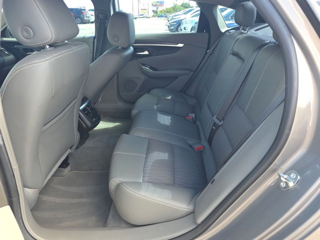 Chevrolet Impala Vehicle Full-screen Gallery Image 10