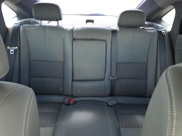 Chevrolet Impala Vehicle Full-screen Gallery Image 12