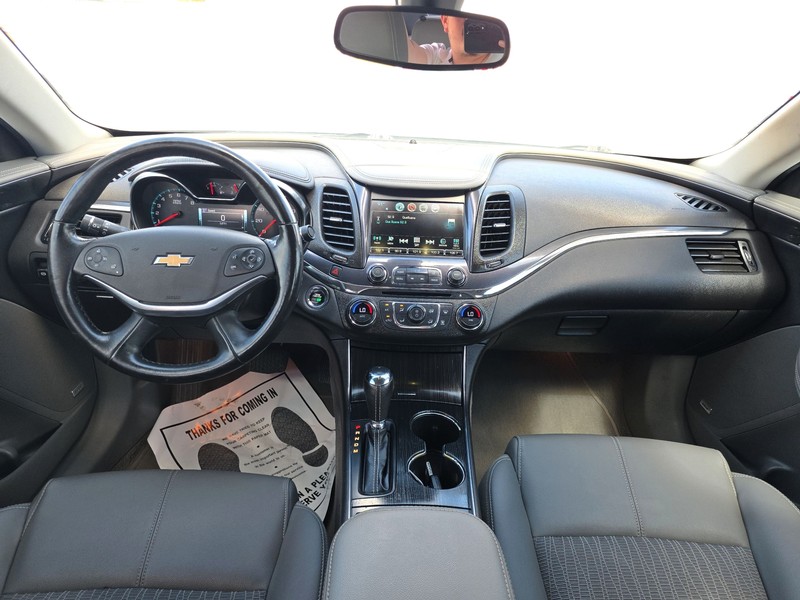 Chevrolet Impala Vehicle Full-screen Gallery Image 15