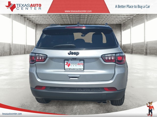 Jeep Compass Vehicle Full-screen Gallery Image 06