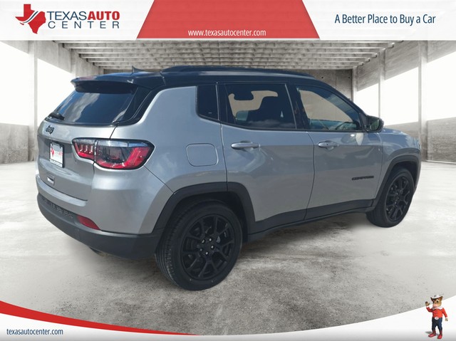 Jeep Compass Vehicle Full-screen Gallery Image 07