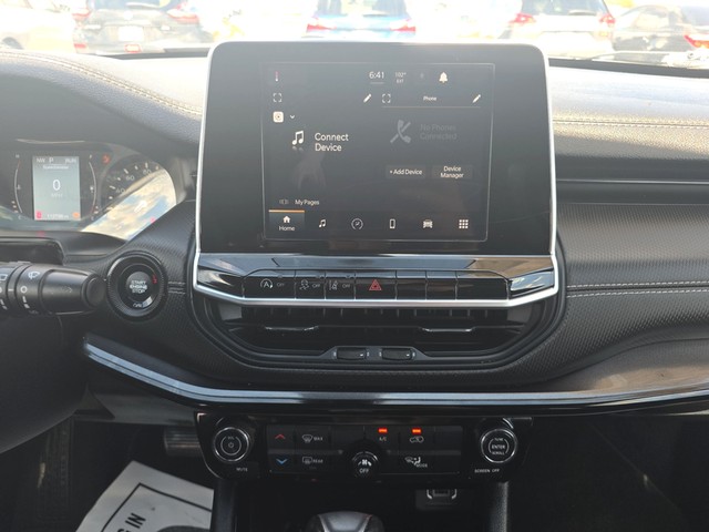 Jeep Compass Vehicle Full-screen Gallery Image 12
