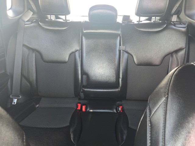 Jeep Compass Vehicle Full-screen Gallery Image 13