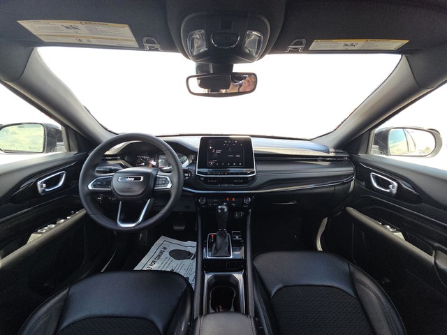 Jeep Compass Vehicle Full-screen Gallery Image 15