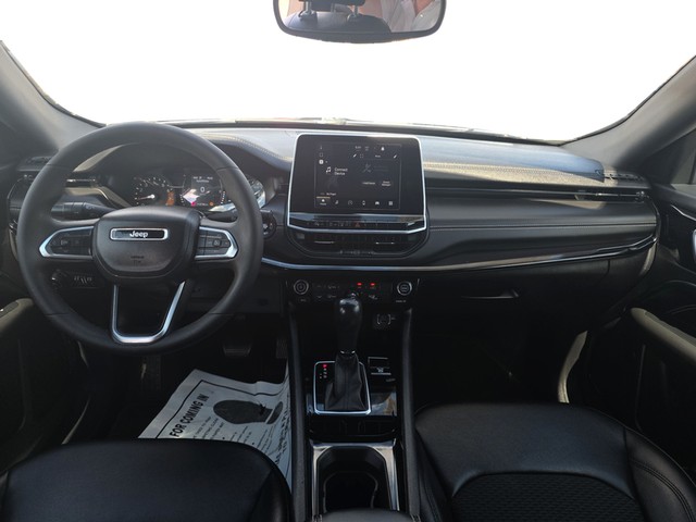 Jeep Compass Vehicle Full-screen Gallery Image 16