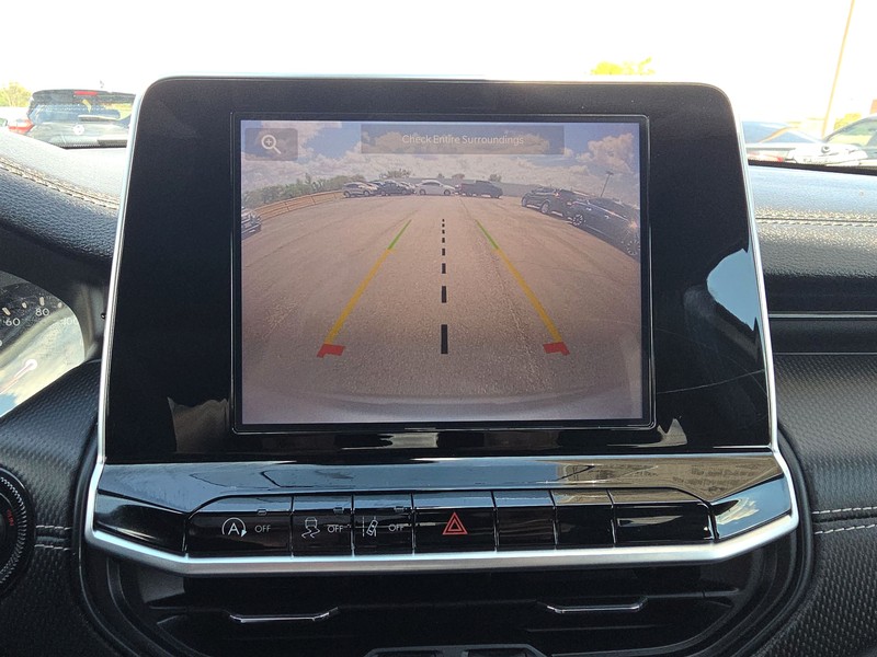 Jeep Compass Vehicle Full-screen Gallery Image 17