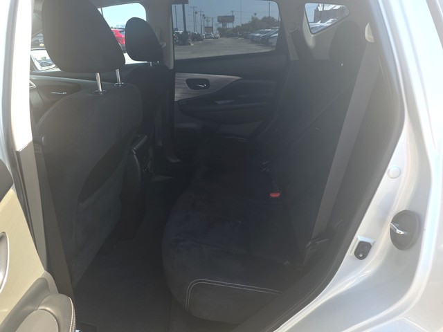 Nissan Murano Vehicle Full-screen Gallery Image 10