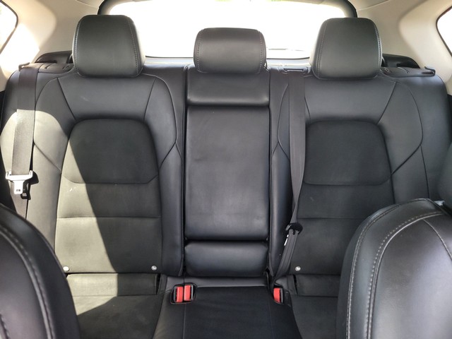 Mazda CX-5 Vehicle Full-screen Gallery Image 13