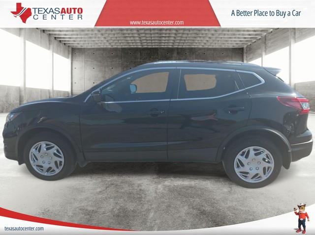 Nissan Rogue Sport Vehicle Full-screen Gallery Image 05